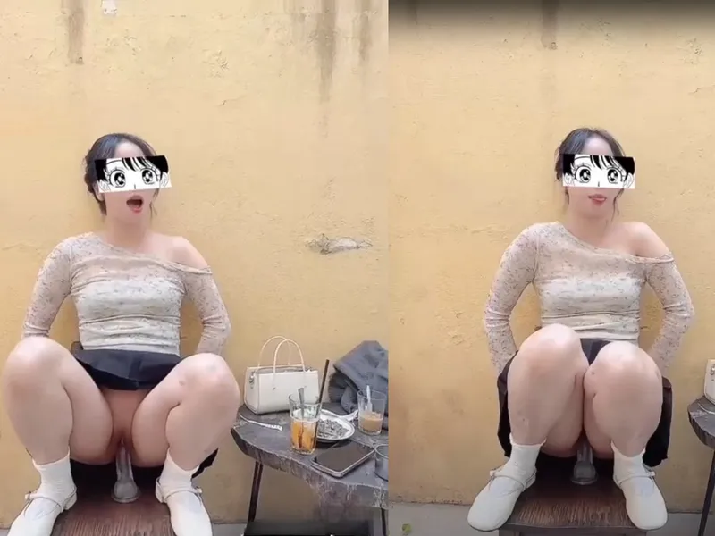 Ra quán uống nước em còn đem theo sextoy móc lồn cực đào thỏa